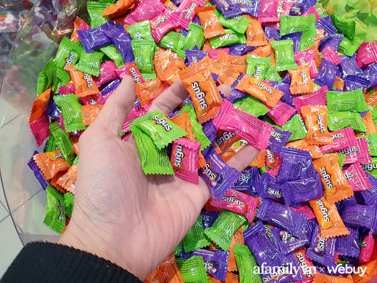 Bánh kẹo được chia theo hình thức phổ biến nào?